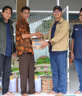 Pelindo Salurkan Bantuan Sembako ke Pondok Pesantren Daarul Arofah di Tanjungpandan
