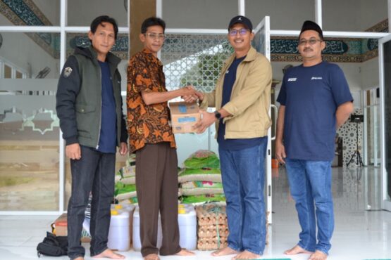 Pelindo Salurkan Bantuan Sembako ke Pondok Pesantren Daarul Arofah di Tanjungpandan