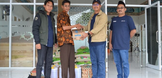 Pelindo Salurkan Bantuan Sembako ke Pondok Pesantren Daarul Arofah di Tanjungpandan