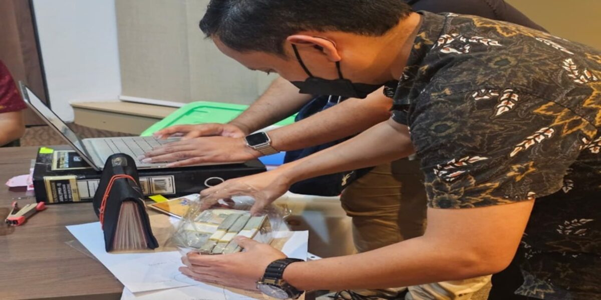 Kejagung Geledah 14 Titik di Kasus Korupsi Tambang Tersangka ST, Sita Uang Asing dan Server