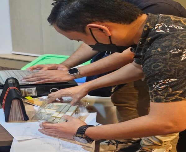 Kejagung Geledah 14 Titik di Kasus Korupsi Tambang Tersangka ST, Sita Uang Asing dan Server