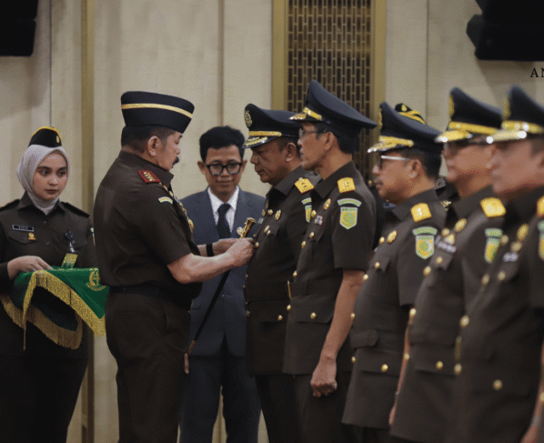 Jaksa Agung Lantik 30 Pejabat Eselon II dan Kepala Kejaksaan Tinggi, Tegaskan Tak Ada Toleransi untuk Pelanggar Disiplin