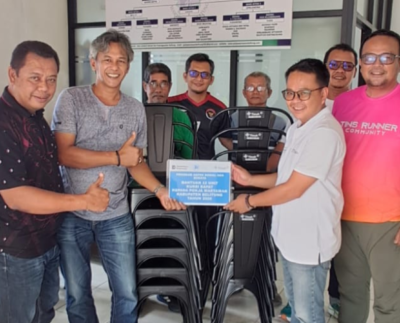 PT Timah Salurkan Bantuan 12 Kursi untuk Pokja Wartawan Belitung