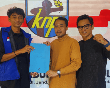 Dicky Febriawan resmi menyerahkan formulir pendaftaran calon Ketua KNPI Belitung 2026-2029. Simak visi misi progresifnya untuk pemuda dan pembangunan Belitung.