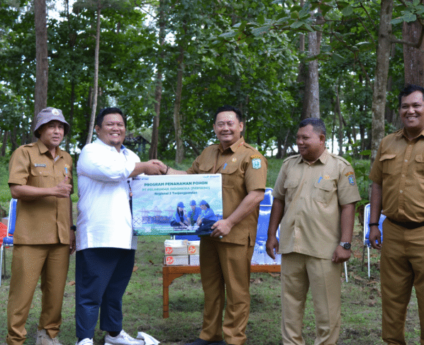 Penanaman 250 Pohon oleh Pelindo di Pantai Tanjung Pendam untuk Hari Lingkungan Hidup 2026
